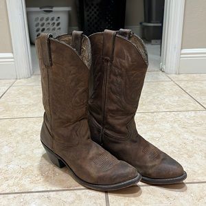 Cowboy/Cowgirl boots 👢